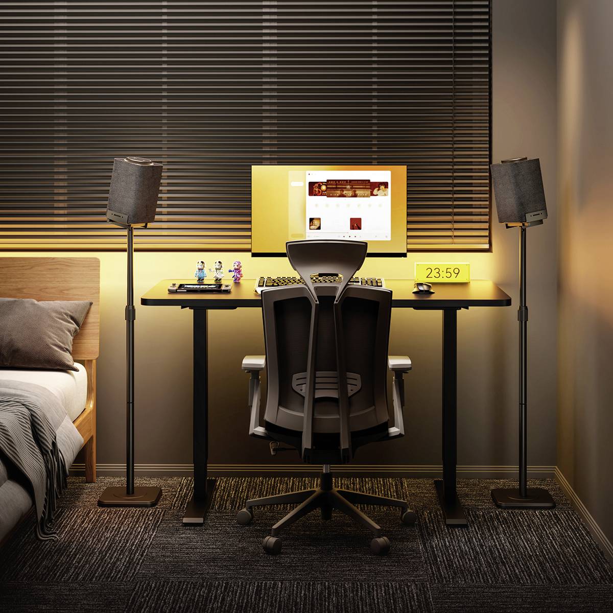 Nowoczesne, dobrze oświetlone domowe biuro z biurkiem, monitorem i krzesłem. Po lewej stronie stoi łóżko; zegar wskazuje godzinę 23:59.