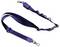 Ciemnogranatowy pas naramienny z hakami na obu końcach, odpowiedni do toreb lub aparatów fotograficznych. Regulowany, umożliwiający indywidualne dopasowanie.