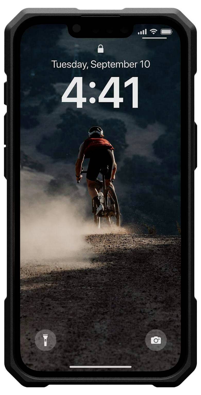 Rowerzysta jedzie po pylistym wzgórzu podczas zachodu słońca. Ekran smartfona wyświetla 'Wtorek, 10 września, 16:41'.