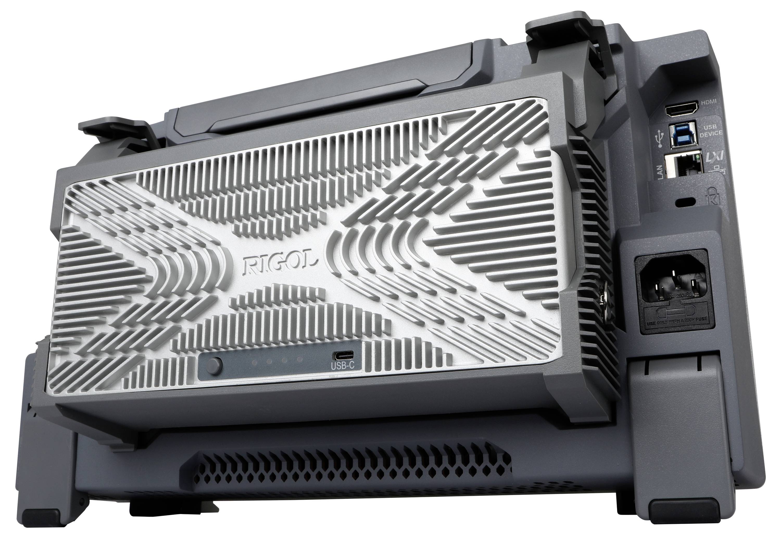 Urządzenie 'RIGOL' z otworami wentylacyjnymi, portami USB i włącznikiem sieciowym, prawdopodobnie przyrząd pomiarowy elektryczny.