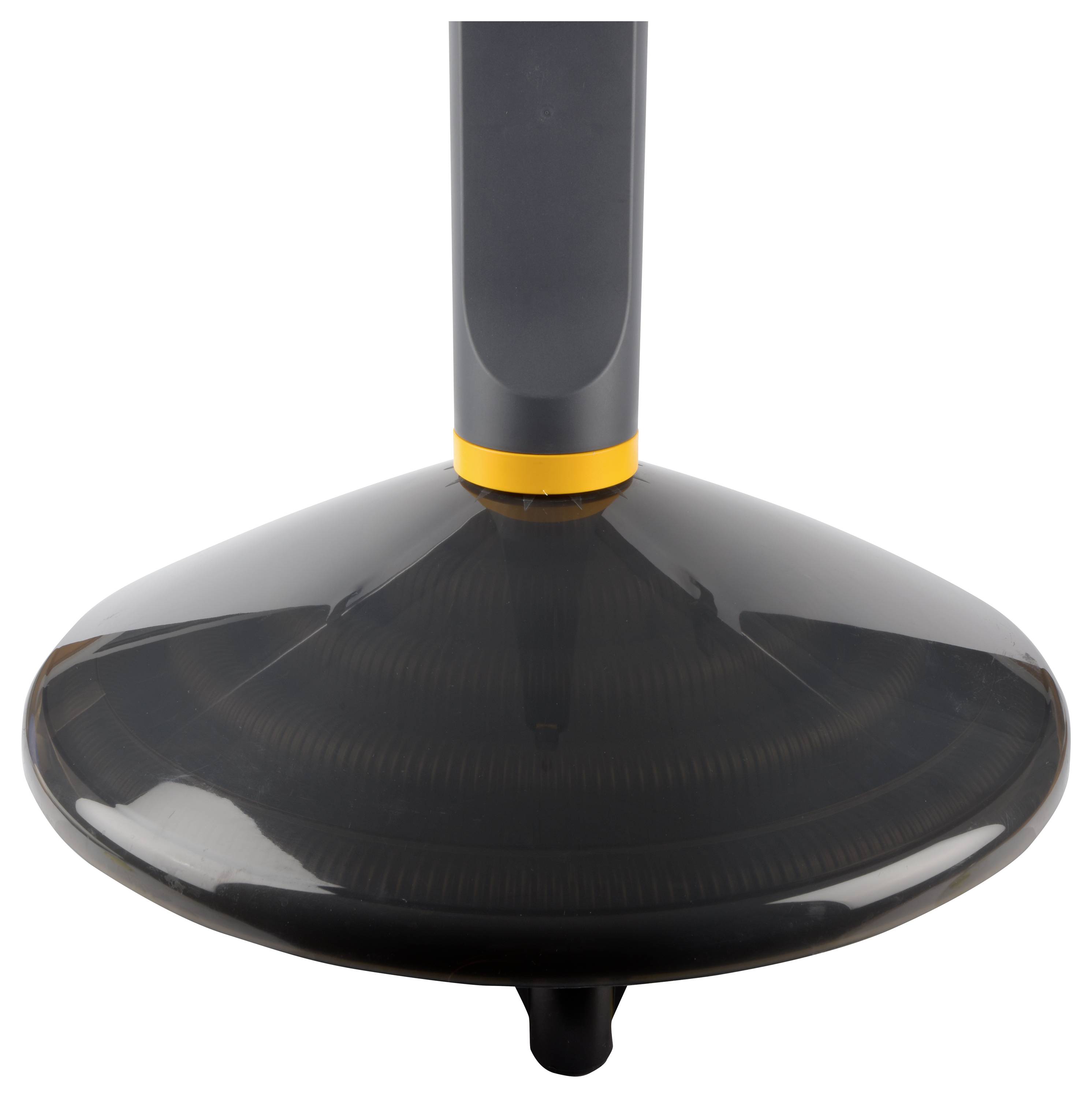 Okrągła, czarna podstawa lampy podłogowej z szarą rurą i żółtym akcentem.