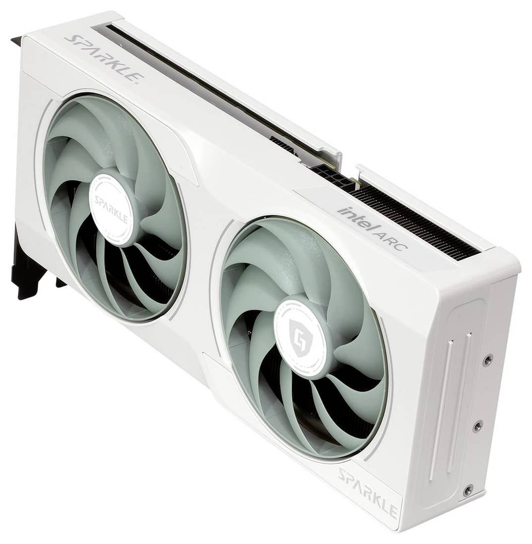 Biała karta graficzna z dwoma wentylatorami. Napisy: 'Sparkle' i 'Intel Arc'.