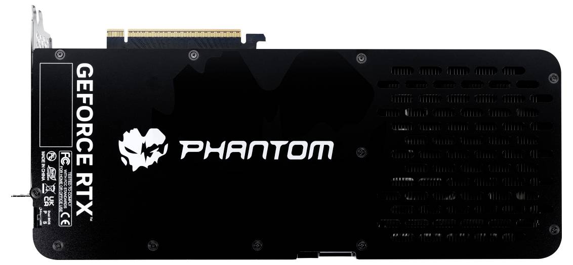 Karta graficzna pokazana od tyłu. Napisy: 'Geforce RTX', 'Phantom'. Czarny design z białymi napisami.