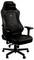 Czarny fotel gamingowy z regulowanymi podłokietnikami, miękką wyściółką i ergonomiczną budową. Na oparciu widoczny jest markowy napis 'noblechairs'.