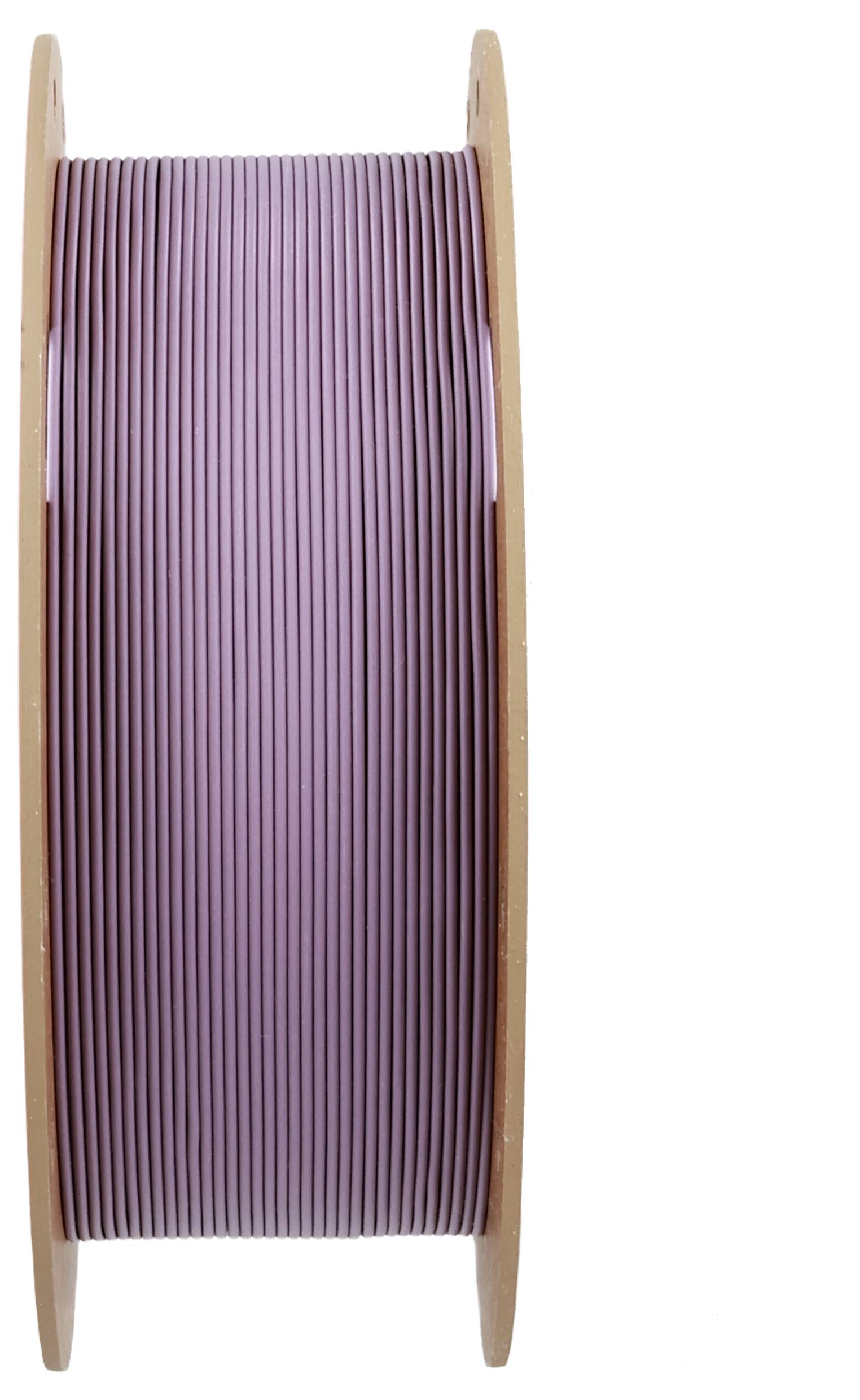 Szpulka drewniana z fioletowym drutem z tworzywa sztucznego, prawdopodobnie do druku 3D.