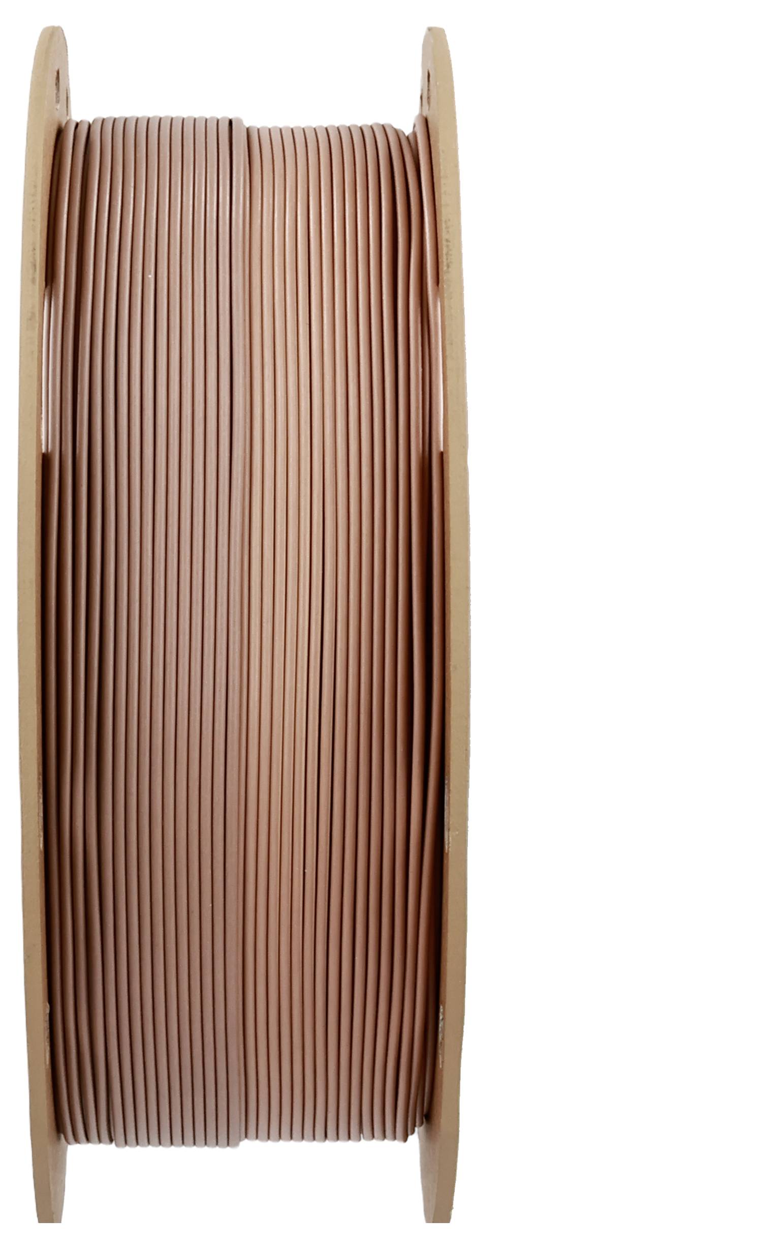 Duża drewniana szpula z ciasno nawiniętym, miedzianokolorowym drutem.