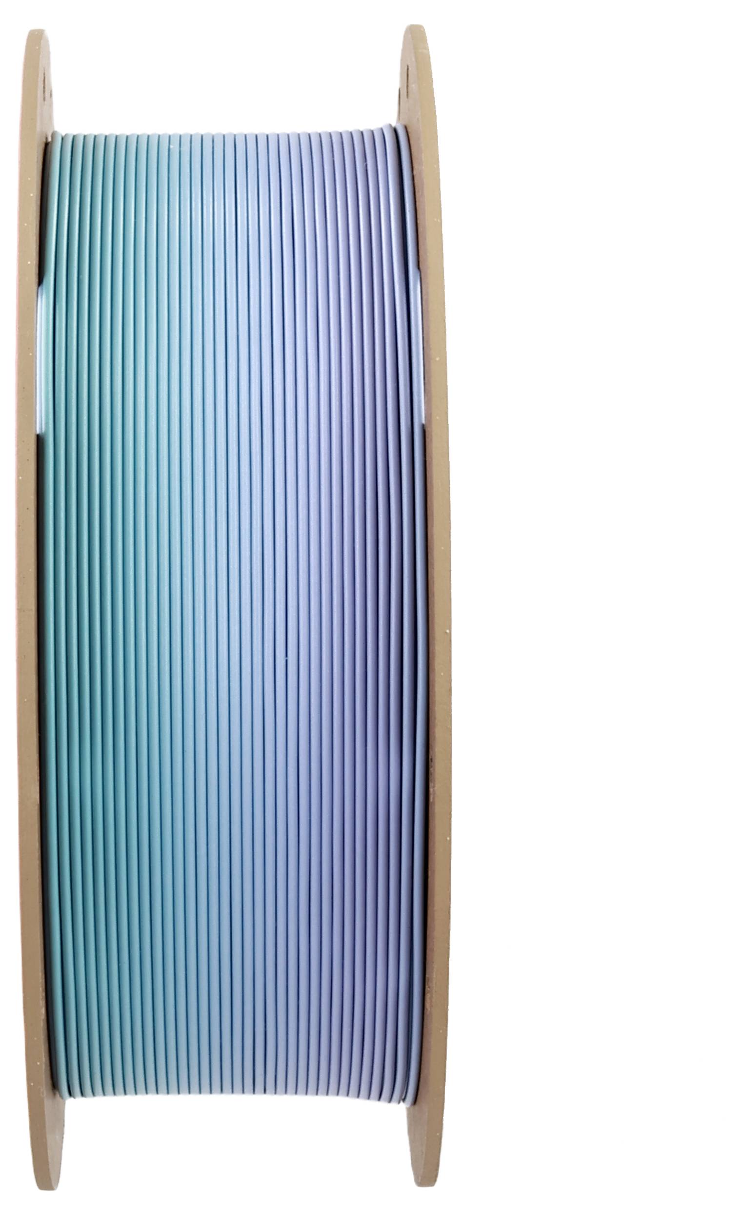 Szpula z niebiesko-turkusowym filamentem do drukarki 3D.