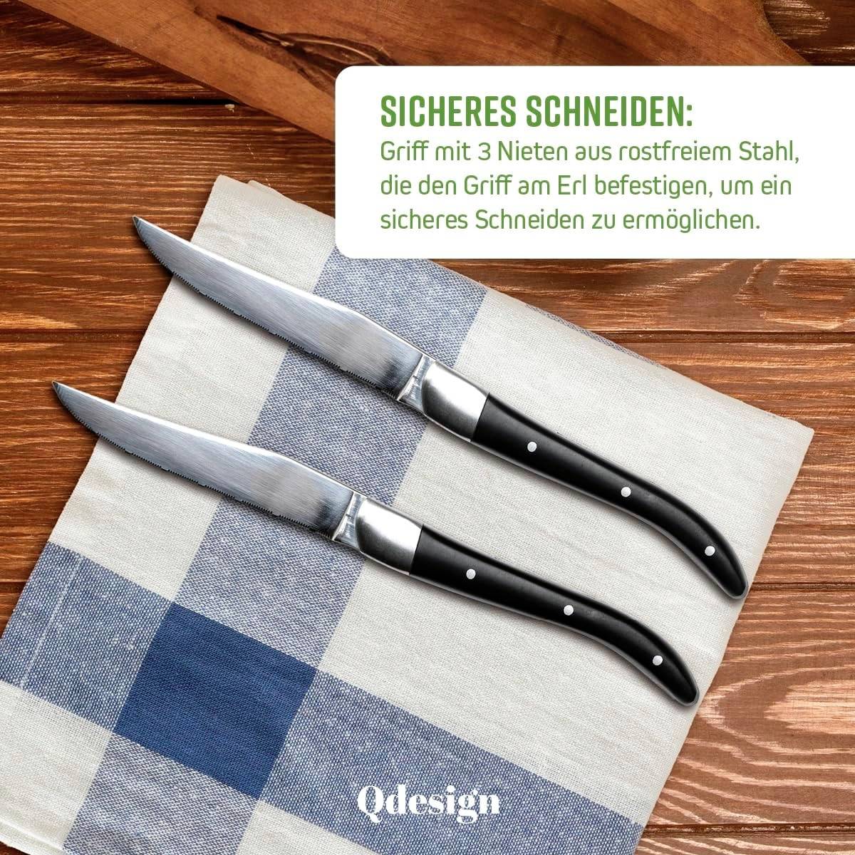Dwa noże z czarnymi uchwytami i srebrnymi ostrzami na niebieskiej kratowanej tkaninie. Tekst: 'Bezpieczne cięcie: Uchwyt z 3 nitami...'