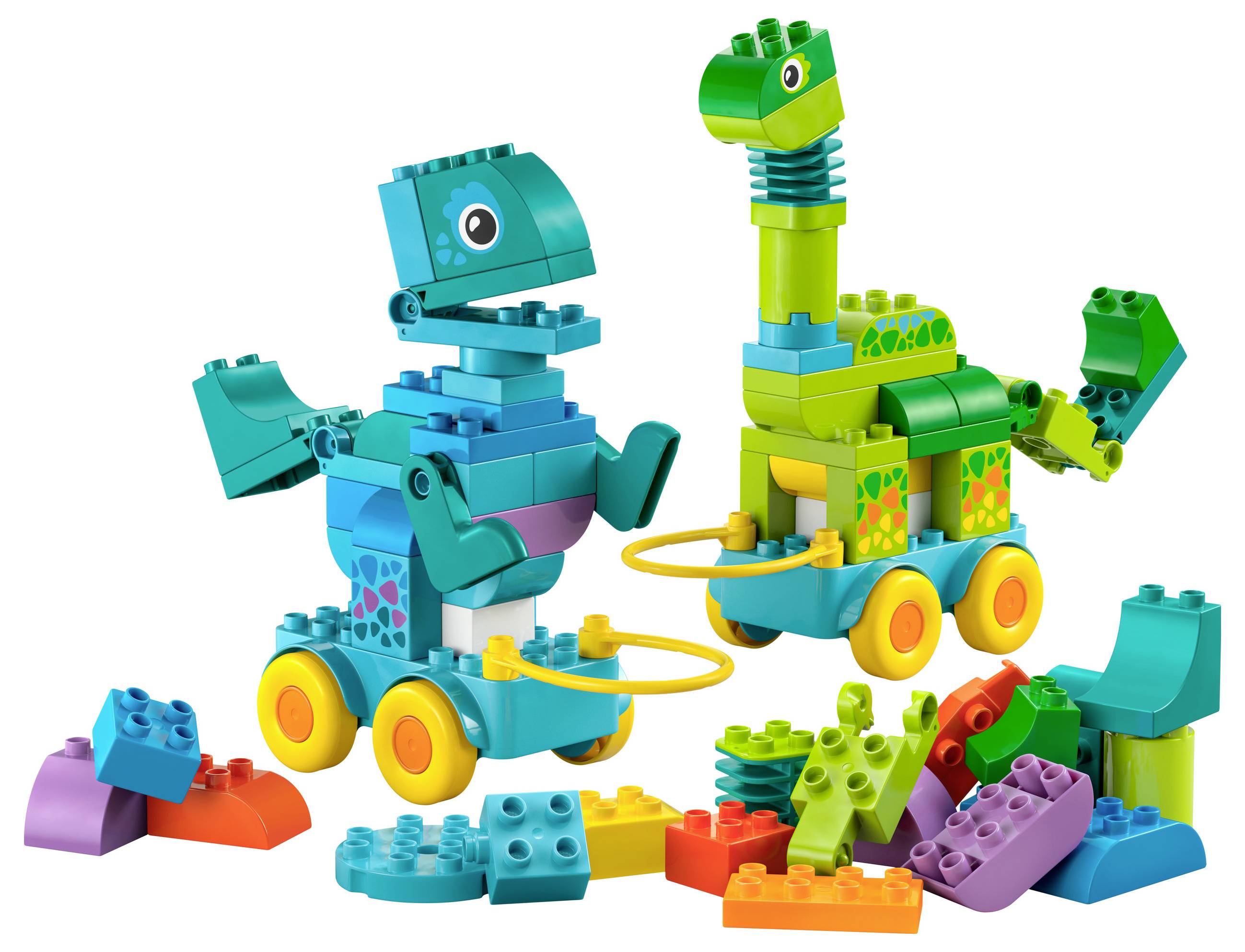 Dwa kolorowe dinozaury z klocków budowlanych na kółkach, otoczone kolorowymi kamieniami.