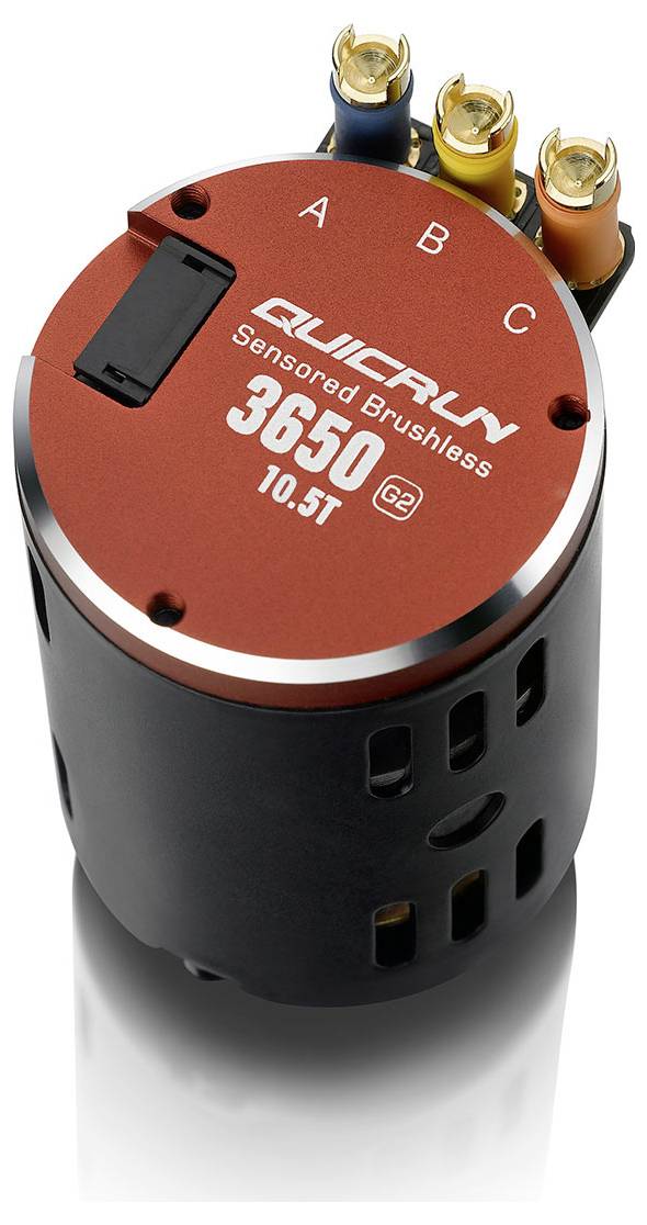 Czerwony, sterowany czujnikiem silnik bezszczotkowy 'Quicrun' o numerze modelu '3650 10.5T'. Na górze znajdują się trzy złącza oznaczone literami 'A', 'B' i 'C'.