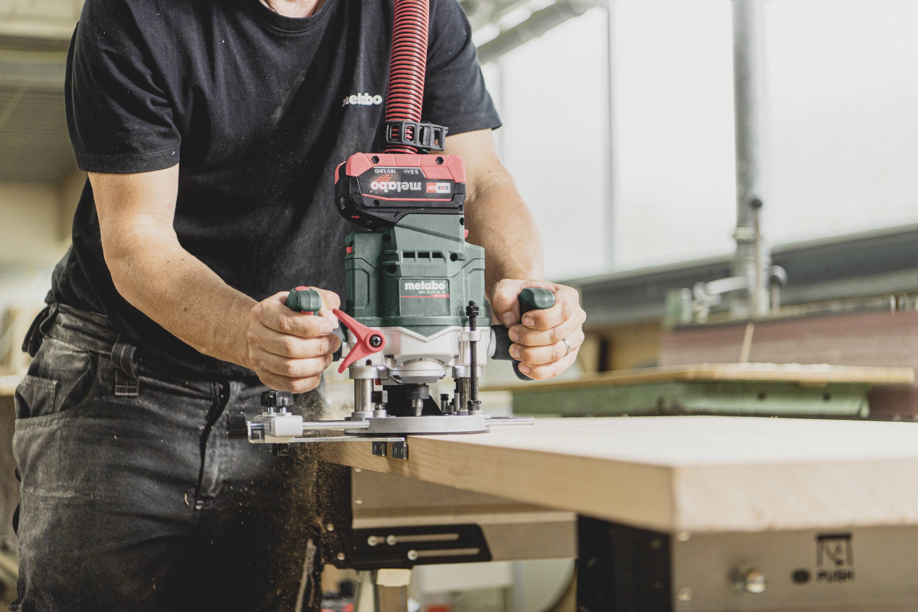 Фрезер Metabo 601743840 OFV 18 LTX BL 12