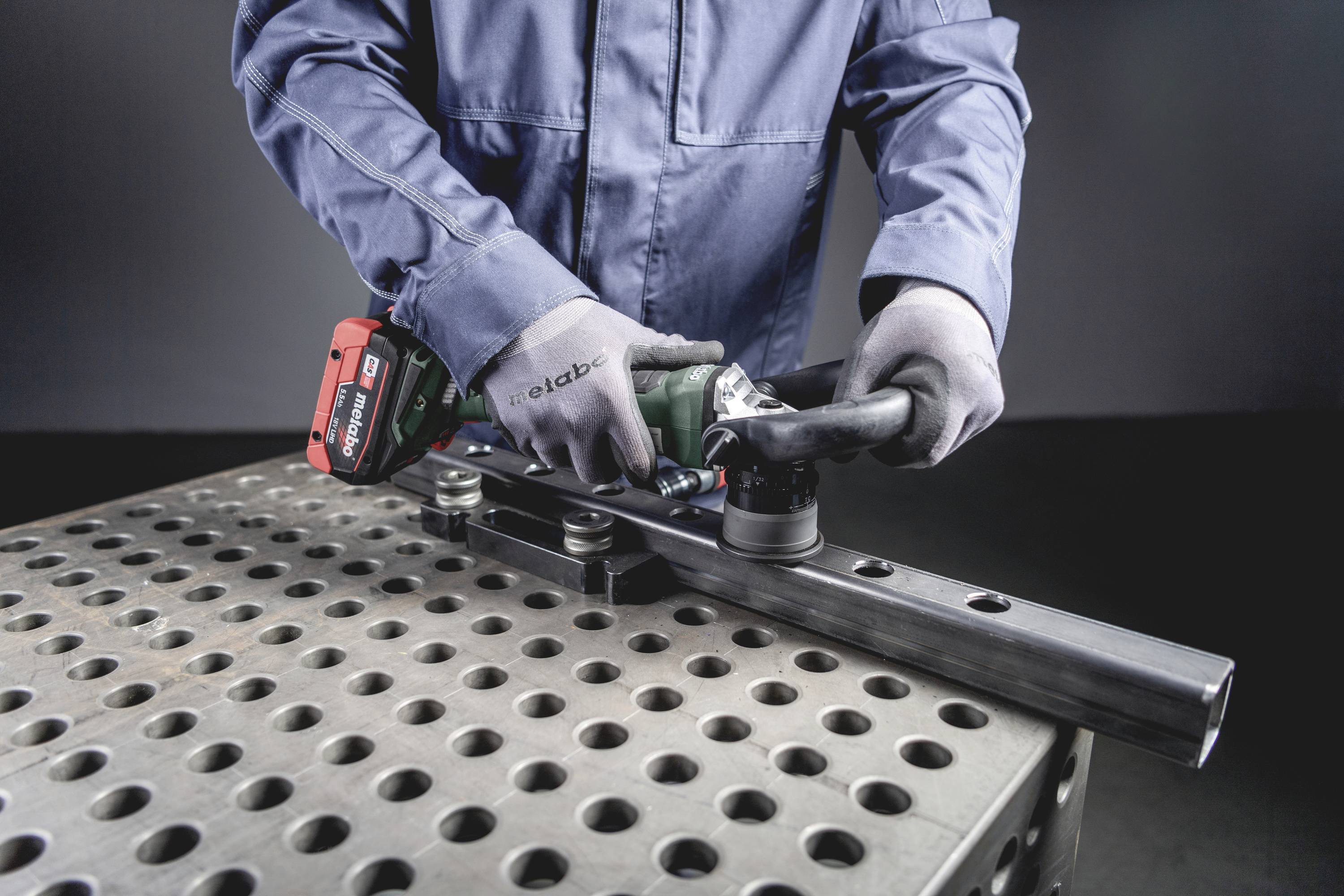 Акумуляторний фрезер Metabo 601769840 KFMVB 18 LTX BL 4 RF