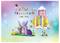 Kolorowy zestaw zabawek do budowania, składający się z elementów blokowych, figurek postaci oraz żywych tła przedstawiających fantazyjne elementy architektoniczne.