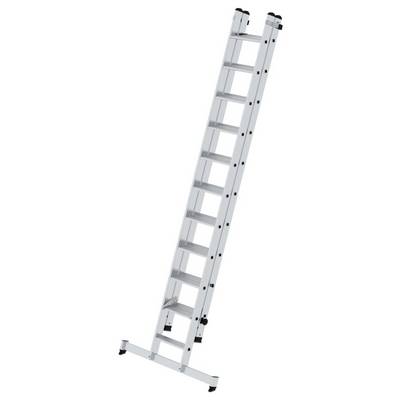 Drabina aluminiowa z wieloma szczeblami, rozłożona i ustawiona pod skosem.