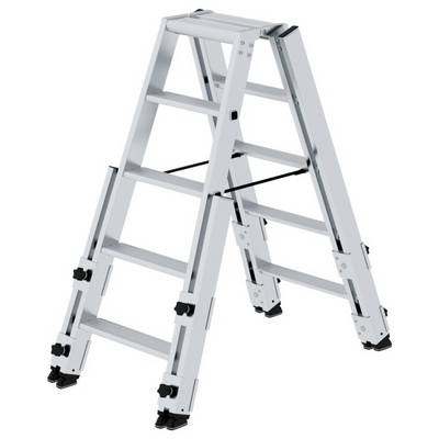 Srebrna, regulowana drabina aluminiowa z wieloma stopniami i przegubami, ustawiona w kształcie litery A, odpowiednia do różnych wysokości.