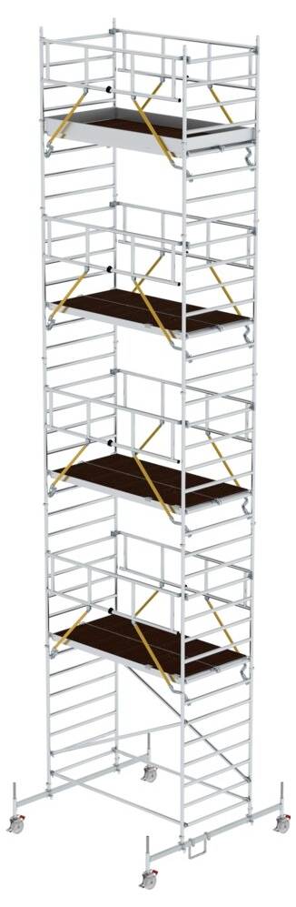 Wysoki, wielopoziomowy rusztowanie z deskami i poręczami, zamontowane na kółkach, odpowiednie do prac na dużej wysokości.