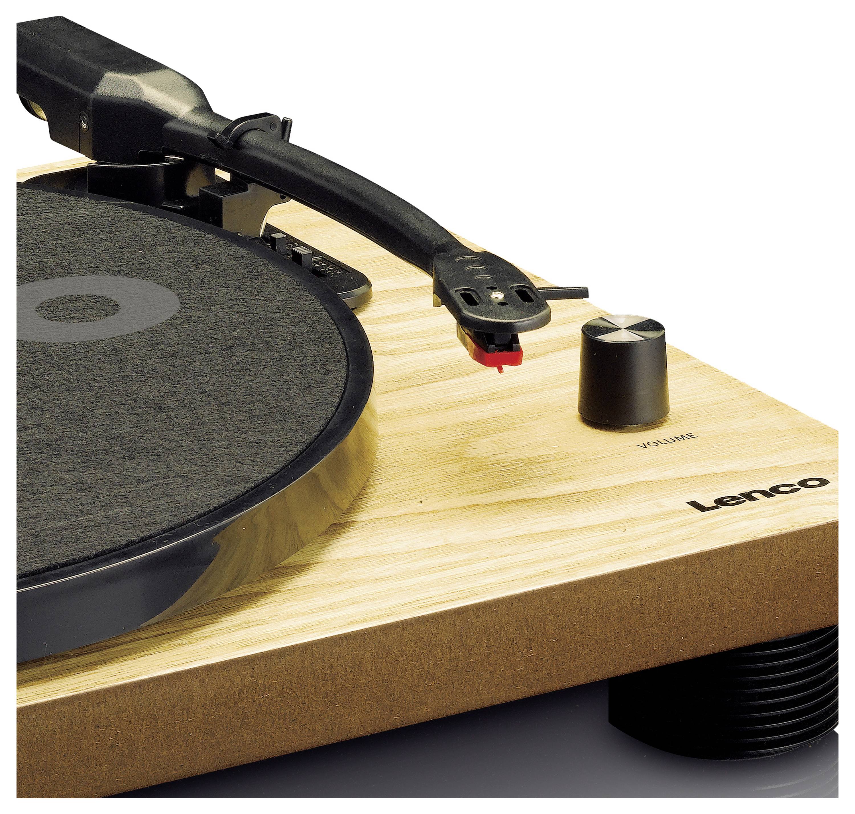 Gramofon drewniany z ramieniem gramofonowym i igłą, gotowy do odtworzenia płyty. Widoczny jest regulator głośności.