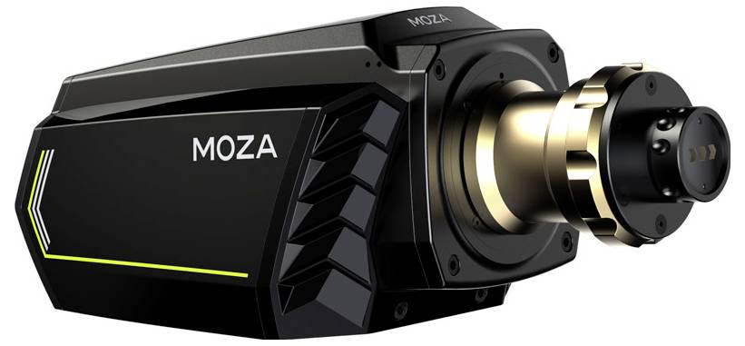 Czarne urządzenie z napisem 'MOZA' i złotym złączem, prawdopodobnie element technologiczny lub kamera.