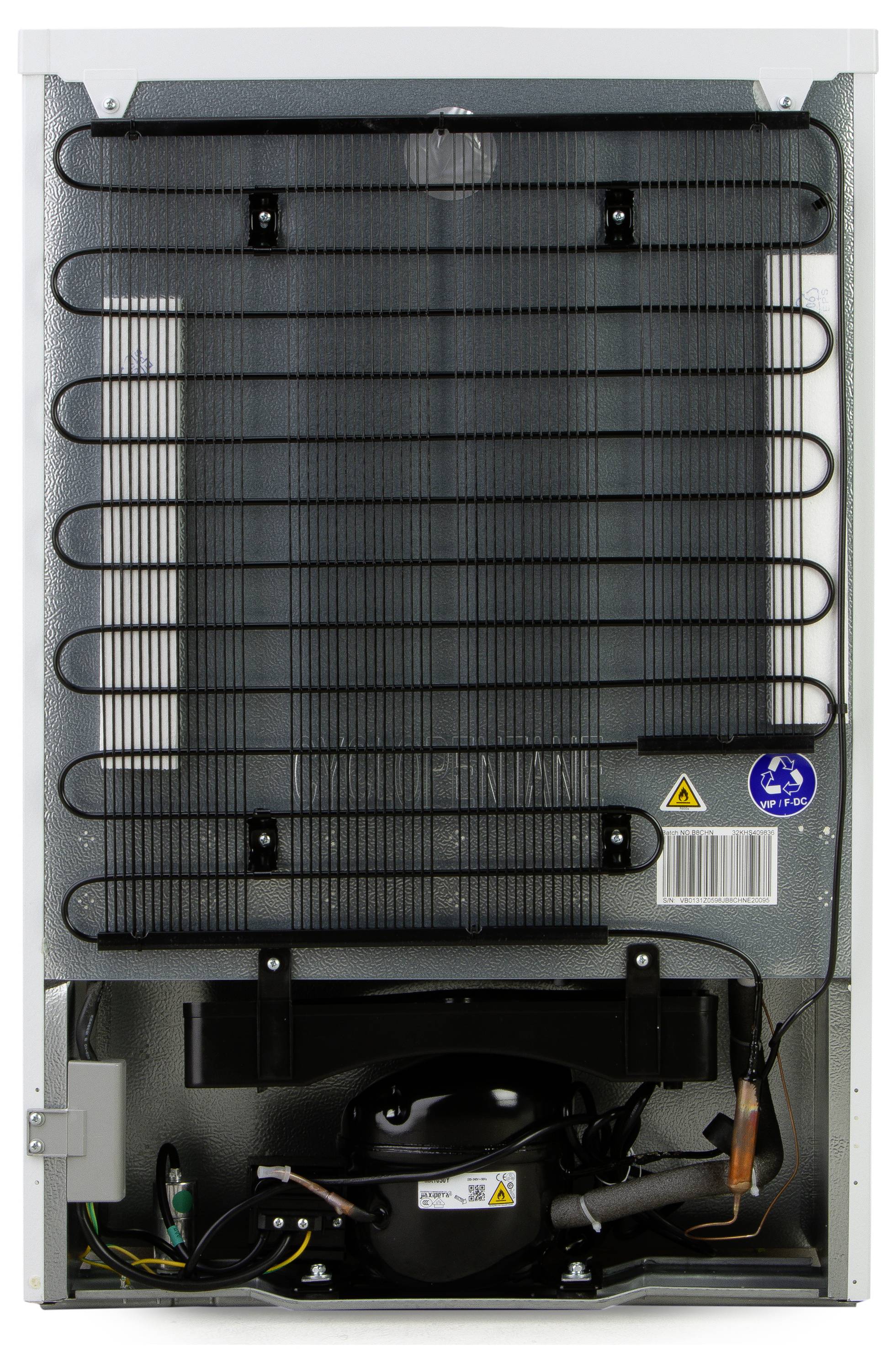 Tylna strona lodówki z widocznym obiegiem chłodniczym, skraplaczem żebrowym i sprężarką. Grzałka otacza obszar na obwodzie.