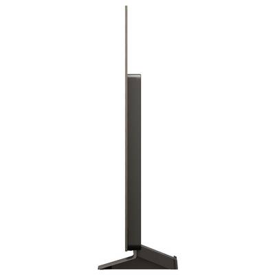 Widok z boku ultracienkiego telewizora z płaskim ekranem, podkreślający jego smukłą sylwetkę i nowoczesny design z subtelną, kątową podstawą.