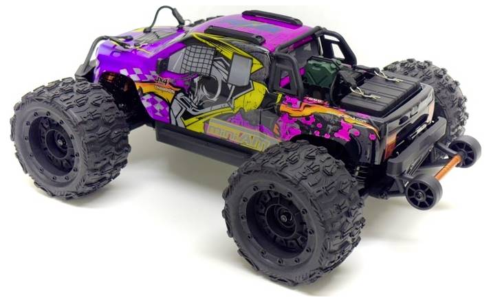 Kolorowy zdalnie sterowany monster truck z dużymi kołami i rzucającym się w oczy wzorem graficznym na nadwoziu, sfotografowany z boku.