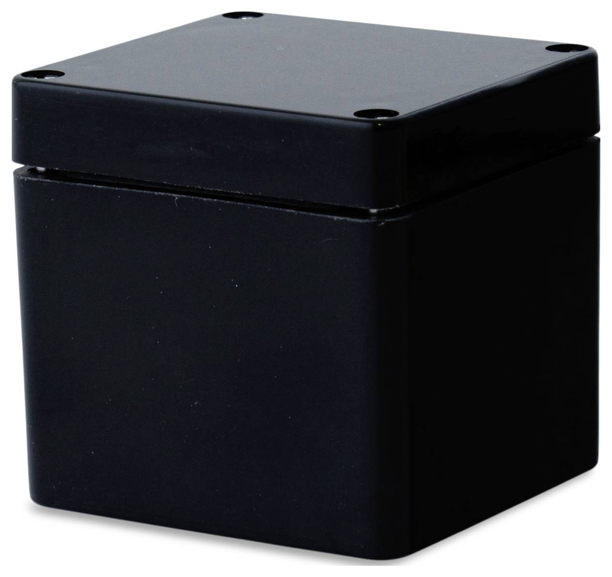 Czarny, kwadratowy metalowy sześcian o zaokrąglonych krawędziach, z otworami śrubowymi w narożnikach górnej powierzchni.