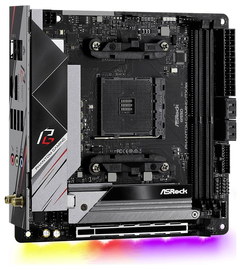 Płyta główna ASRock Phantom Gaming ITX z podświetleniem RGB. Kompaktowy format do komputerów dla graczy, prezentująca złącza i sloty.