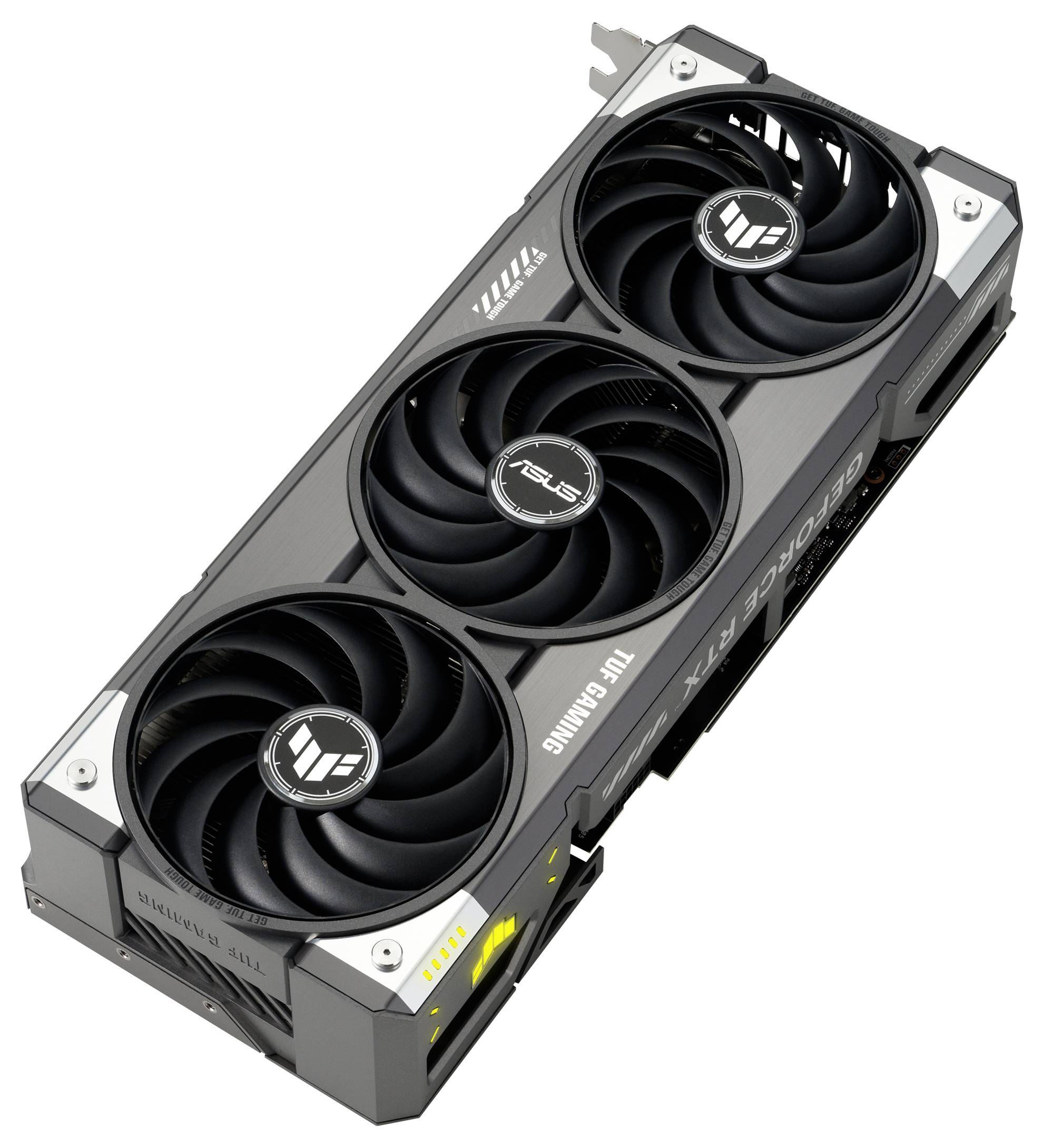 Karta graficzna ASUS TUF Gaming z potrójnym wentylatorem, wyposażona w czarne łopatki wentylatorów i srebrną obudowę.