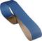 Niebieska taśma ścierna z brązową stroną tylną, ułożona w kształcie pętli, odpowiednia do szlifierek taśmowych.