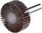 Lamelkowe koło szlifierskie z metalowym trzonkiem, rozmieszczone w brązowo-czerwonej wachlarze, służy do szlifowania i polerowania powierzchni.