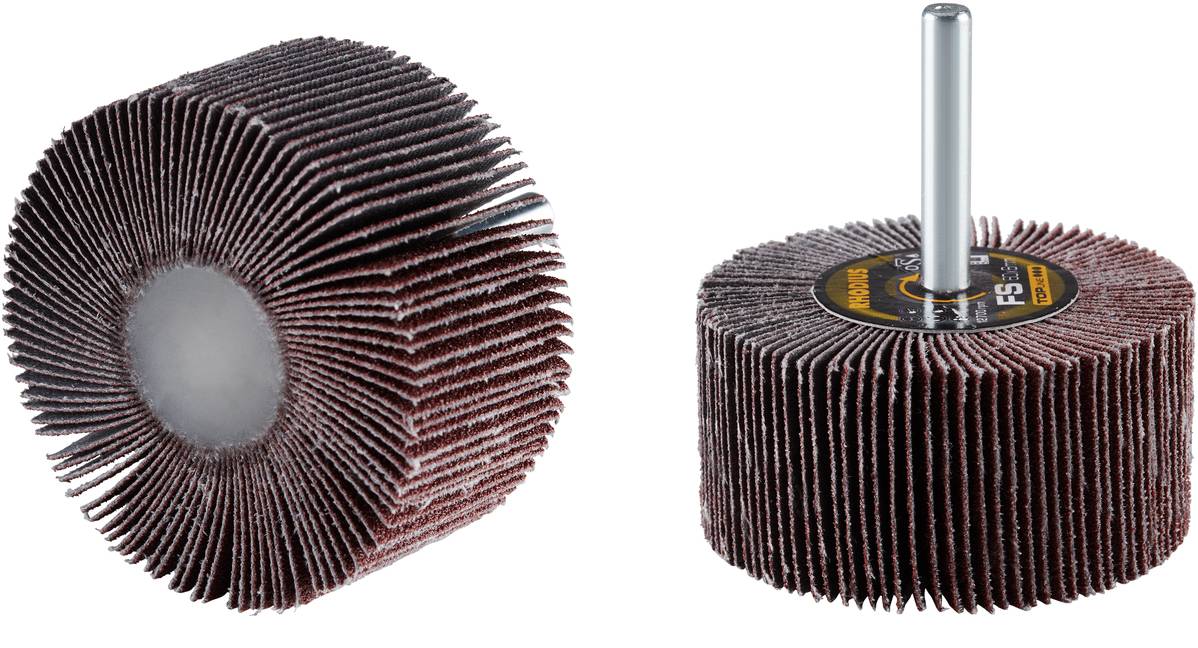 Dwie walce szlifierskie wykonane z materiału ściernego; jedna z widocznym uchwytem, druga bez. Są przeznaczone do obróbki powierzchni.