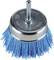 Okrągła szczotka druciana z niebieskim włosiem i metalowym uchwytem, odpowiednia do mocowania w wiertarce.