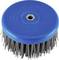 Niebieski okrągły pędzel z szarymi włosami i metalnym gwintem pośrodku, odpowiedni do prac czyszczących lub szlifujących.