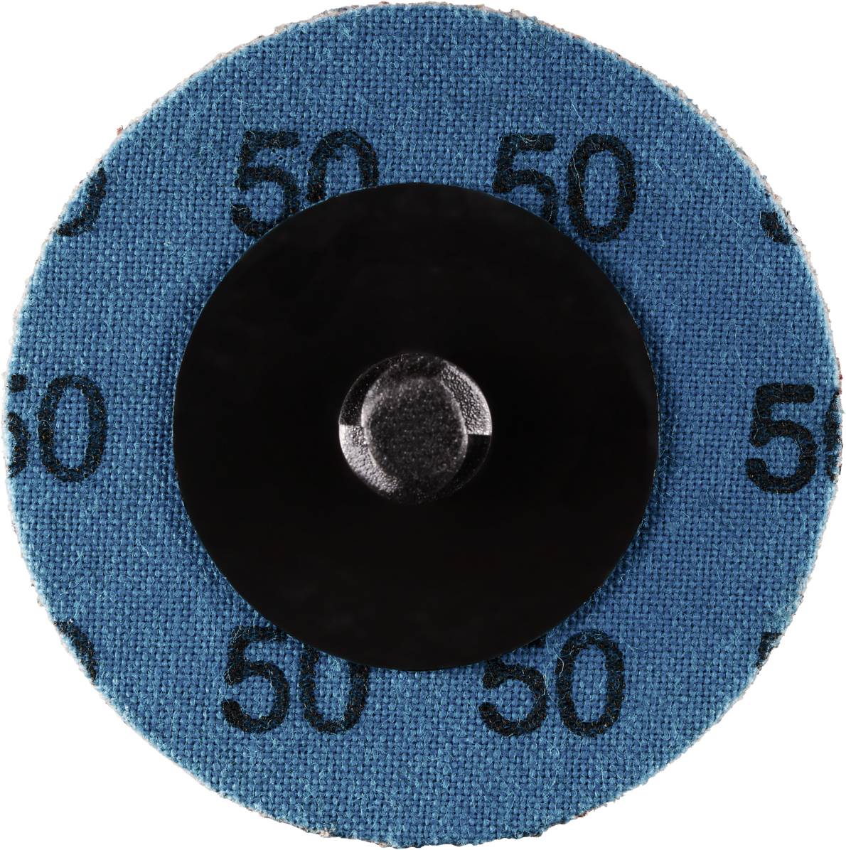 Okrągła, niebieska nakładka szlifierska z numerem ziarnistości '50' wydrukowanym na powierzchni. W środku znajduje się czarny pierścień mocujący.