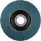 Tarcza szlifierska z promieniowo rozmieszczonymi lamelkami szlifierskimi, typowa dla obróbki metalu, na białym tle.