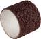 Okrągła nakładka na taśmę szlifierską o grubej, ciemnobrązowej ziarnistości. Jest używana w szlifierkach do wygładzania powierzchni.