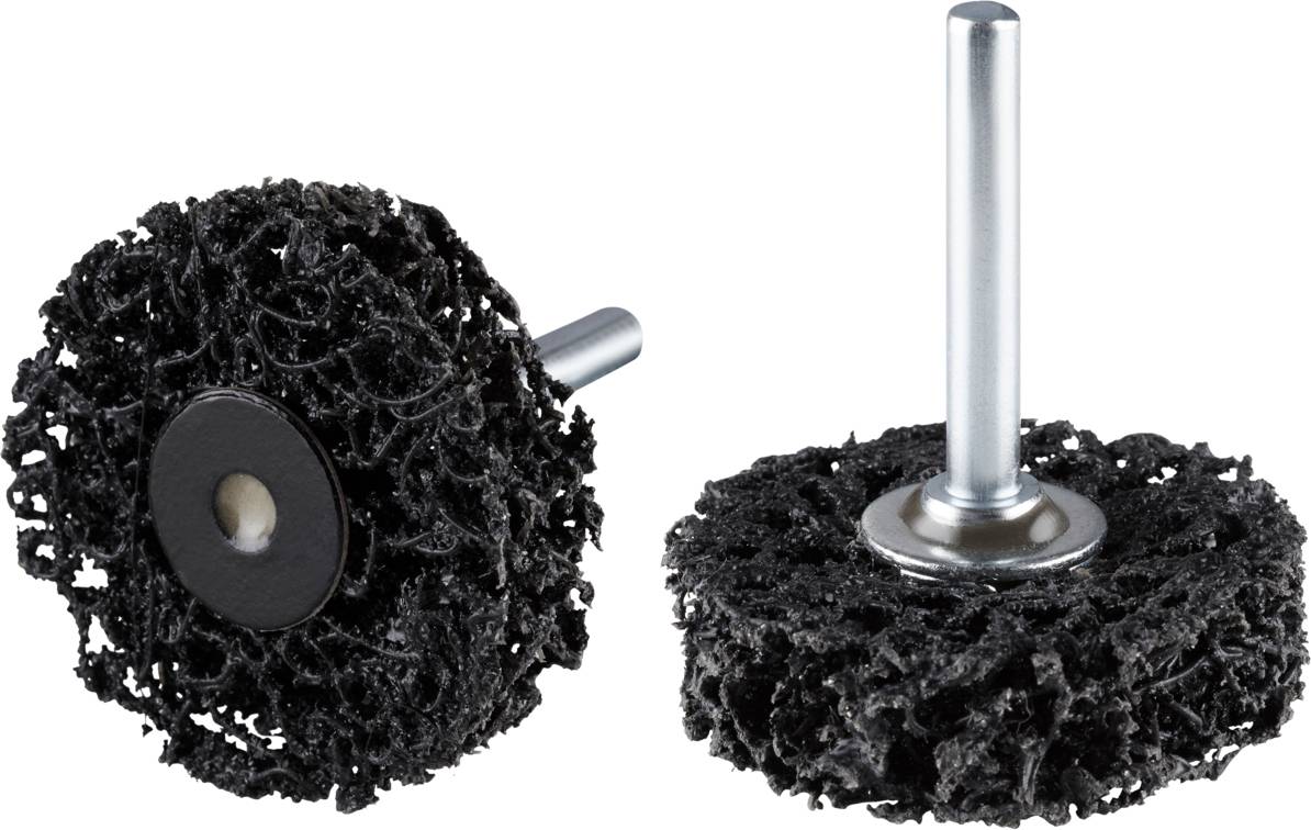 Dwa czarne nakładki szlifierskie o różnych perspektywach. Po lewej stronie nakładka widziana od przodu, po prawej stronie z boku na metalowym trzpieniu.