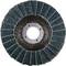 Tarcza lamelkowa o szorstkiej, ciemnej powierzchni z centralnym mocowaniem metalowym, używana do szlifowania i polerowania materiałów.