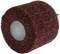 Czerwonobrązowa tarcza z włókniny ściernej z metalowym trzpieniem, przeznaczona do obróbki powierzchni i polerowania materiałów.