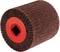 Czerwono-środkowy wałek szlifierski w kształcie walca o szorstkiej strukturze, przeznaczony do szlifowania powierzchni drewna lub metalu.