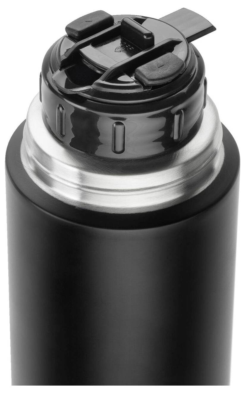 Czarny termos z srebrnym, szczelnym zamknięciem. Idealny do utrzymywania ciepła napojów podczas podróży.