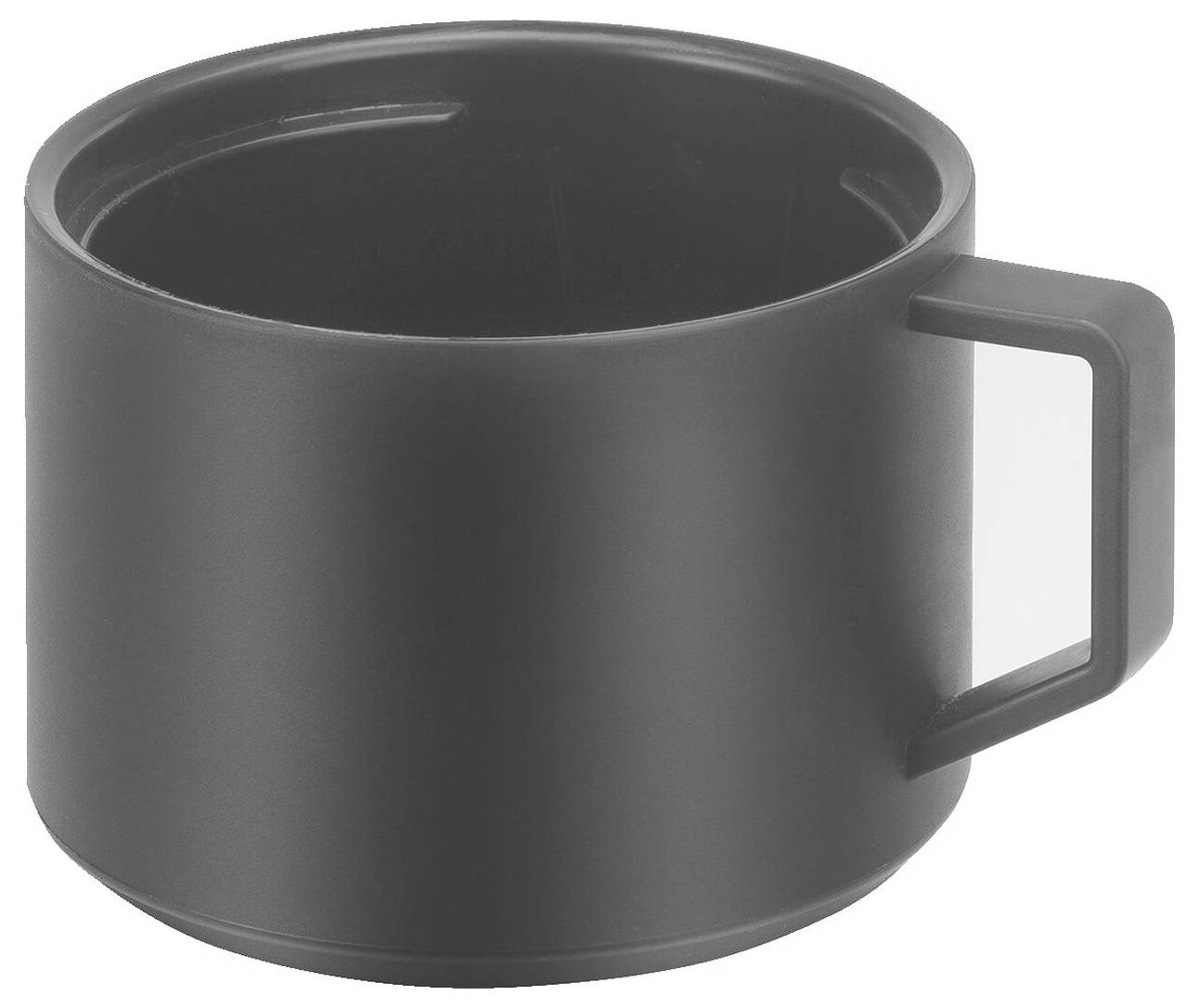 Czarna, cylindryczna filiżanka z kwadratowym uchwytem stoi na białym tle.