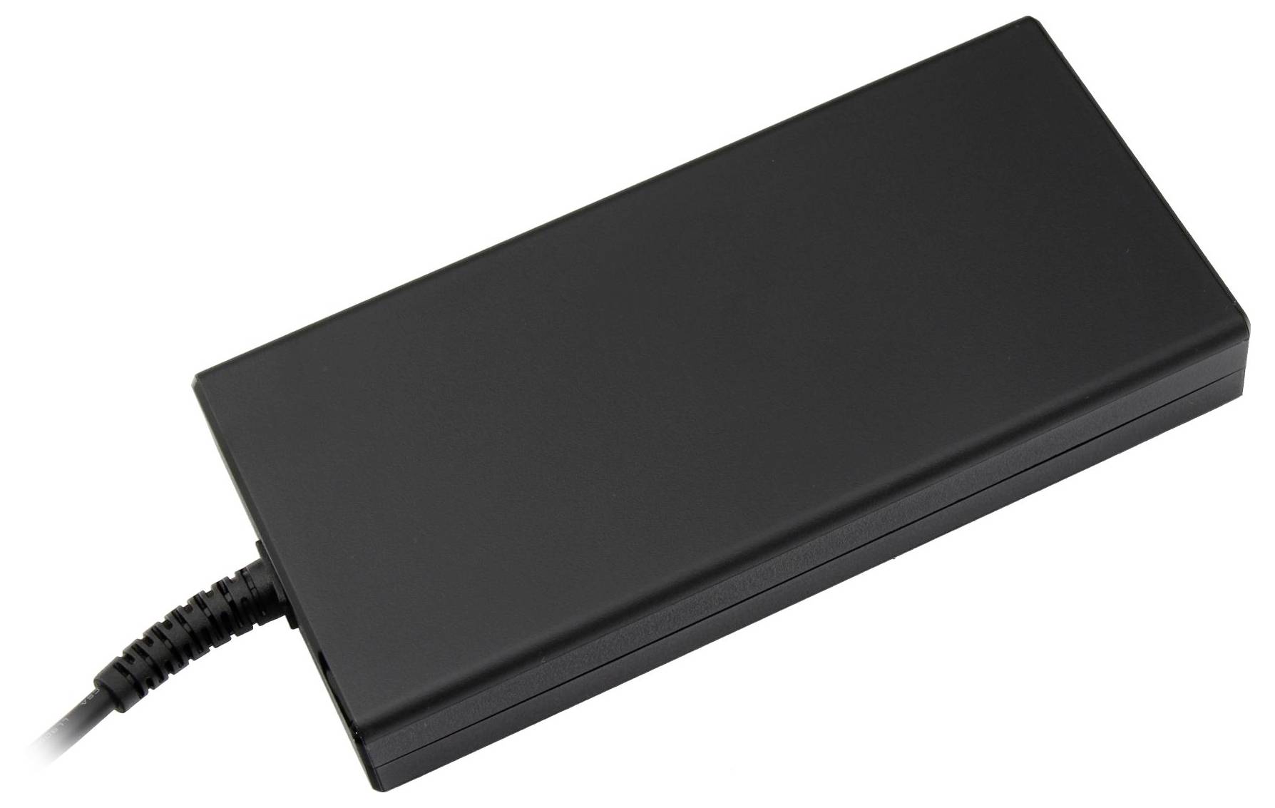 Czarny zasilacz do laptopa z przewodem, odpowiedni do zasilania urządzeń elektronicznych.