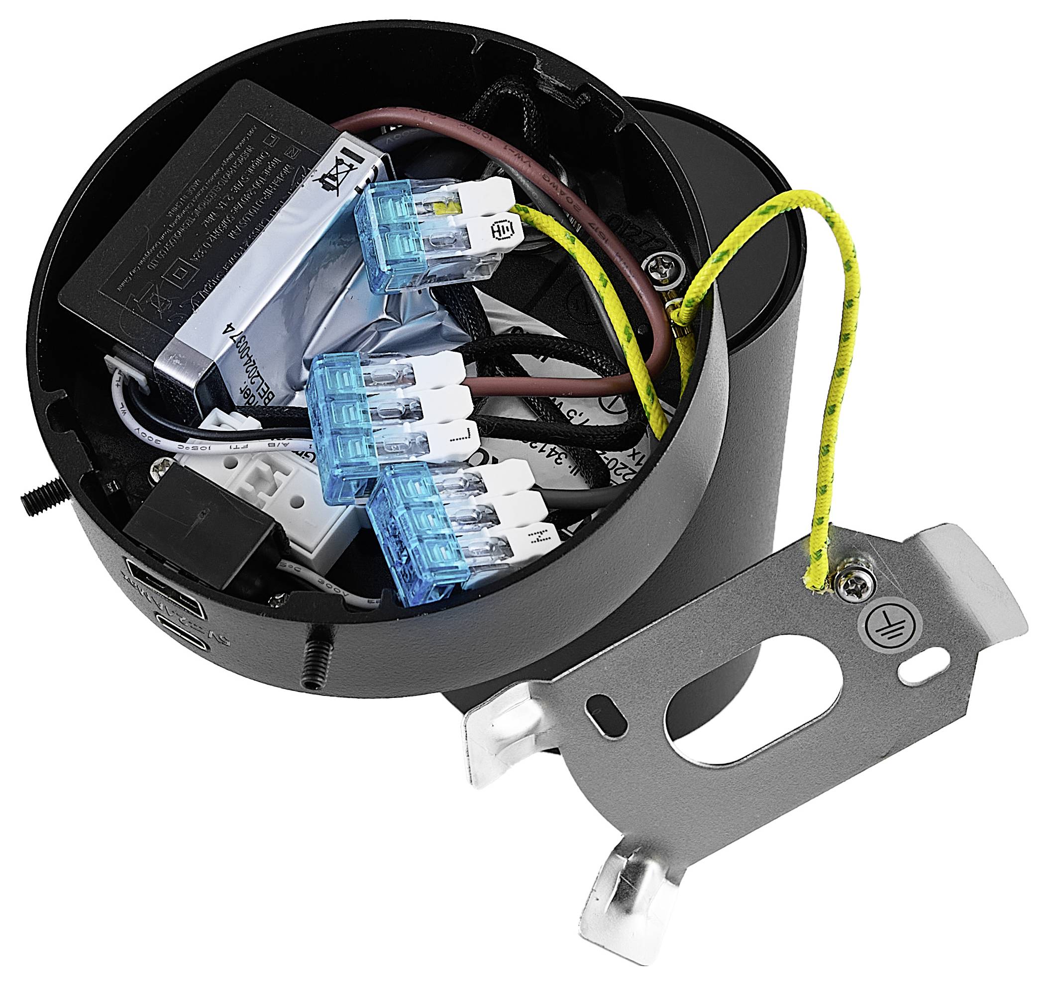 Otwarta elektryczna puszka przyłączeniowa z wieloma połączonymi przewodami i złączkami. Obok widoczny jest metalowy uchwyt montażowy.