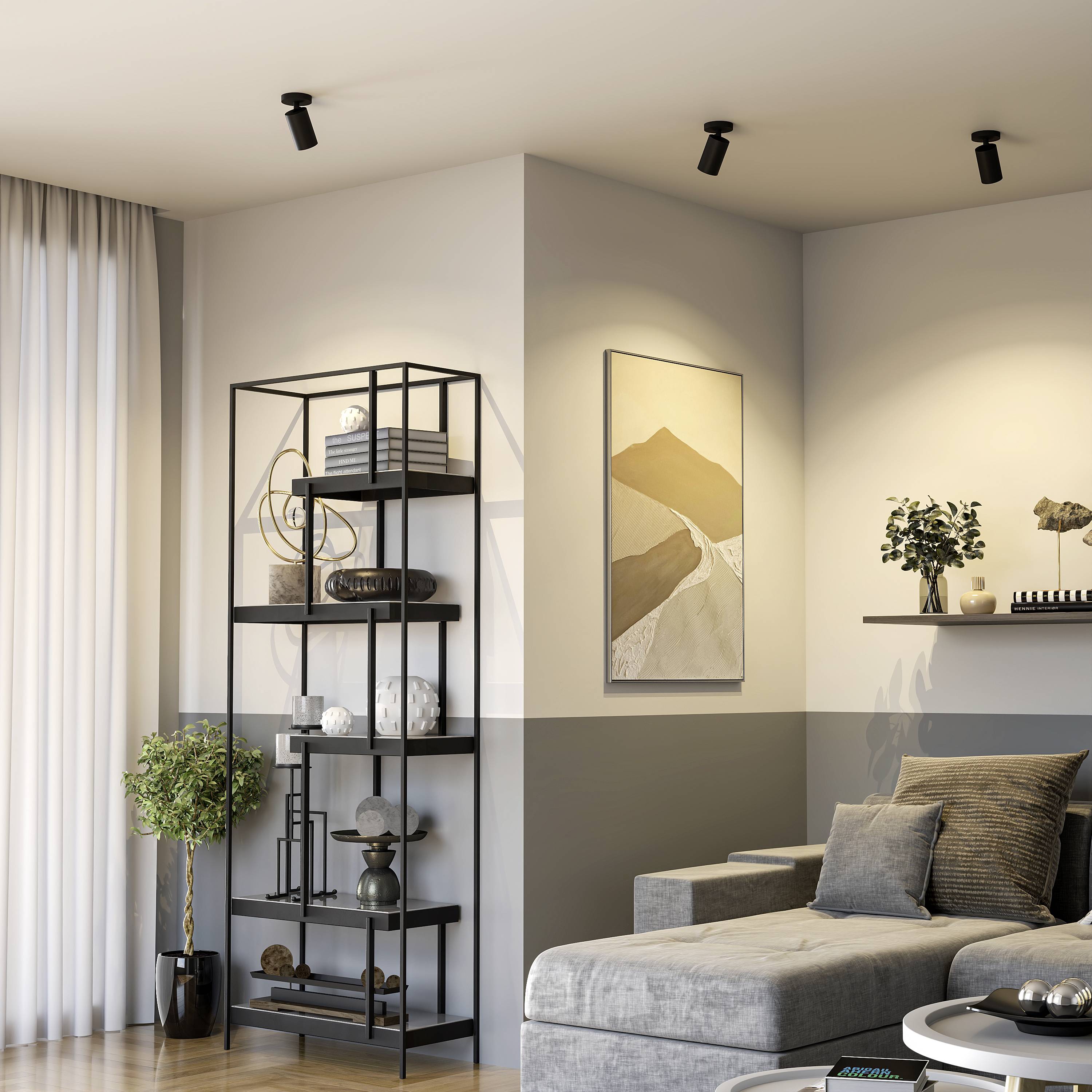 Nowoczesny salon z szarą sofą, sztuką na ścianie, regałem pełnym dekoracji i roślin. Jasna, przytulna atmosfera.