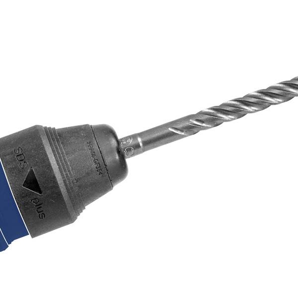 Zbliżenie końcówki wiertła w elektrycznej wiertarce, która wygląda na gotową do pracy.