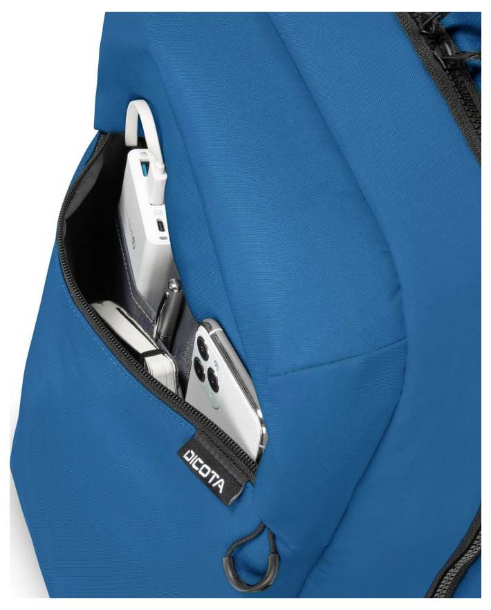 Niebieska torba z boczną kieszenią na zamek błyskawiczny, z której wystają smartphone i ładowarka.