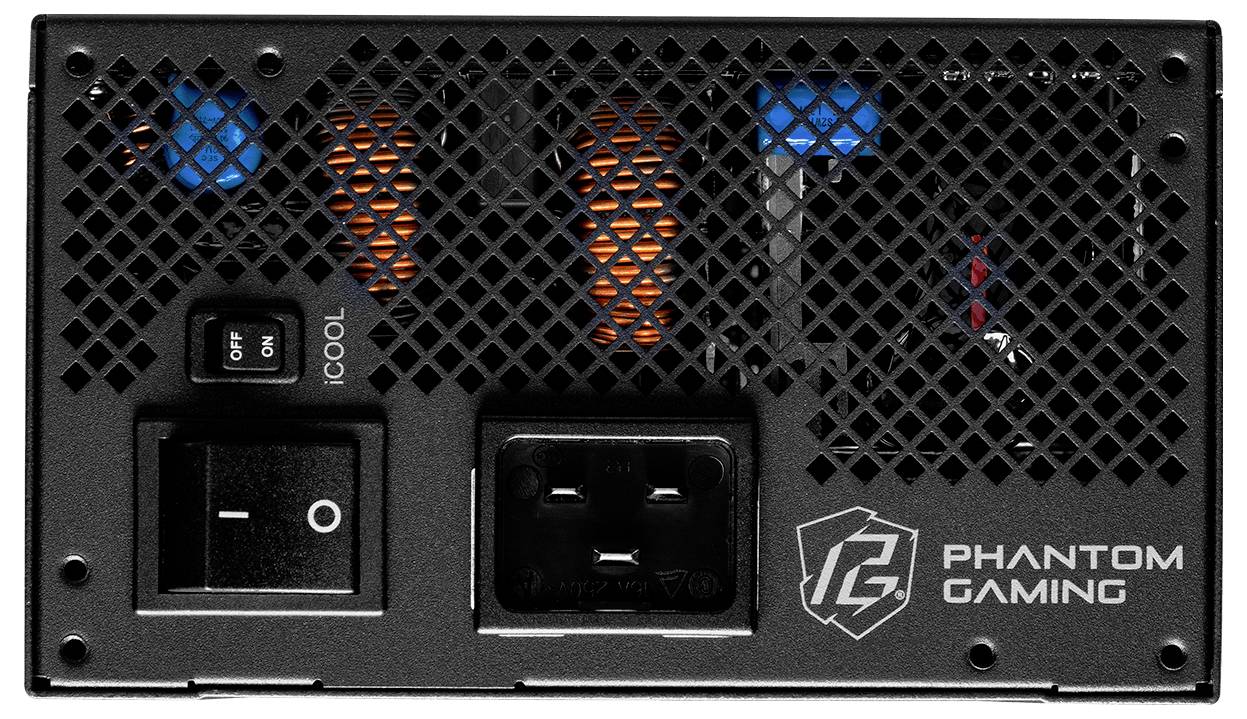 Tylna strona zasilacza komputerowego z kratką wentylacyjną, włącznikiem/wyłącznikiem, złączem zasilania oraz logo 'Phantom Gaming'.