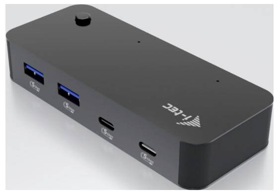 Prostokątna czarna stacja dokująca USB z dwoma niebieskimi złączami USB i dwoma złączami USB-C na gładkiej powierzchni.