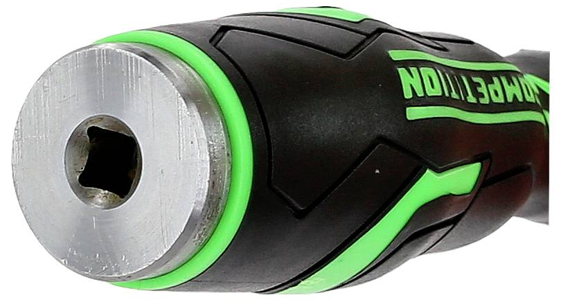 Czarny uchwyt wkrętaka ze zielonymi akcentami, z kwadratowym metalowym otworem z jednej strony.